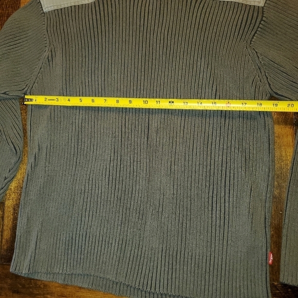 Levi's green sweater with crem shoulder patches Large - Picture 7 of 12